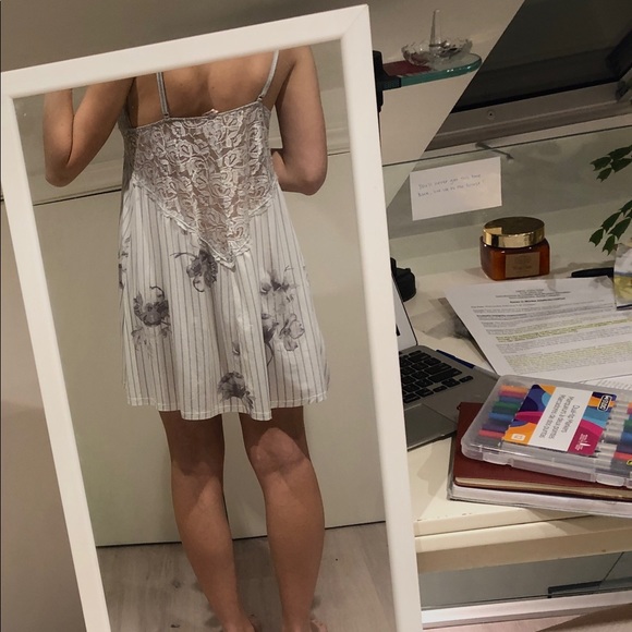 Lovely grey floral slip - Picture 2 of 2